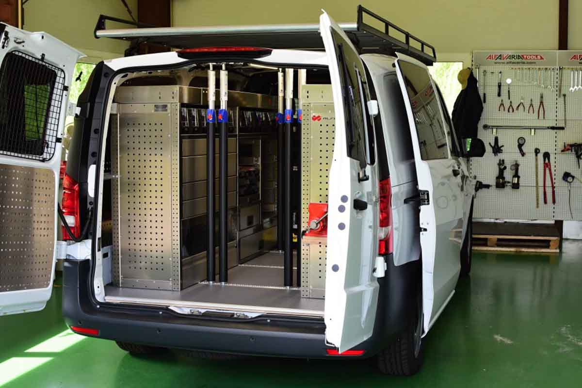 vestavba dodávka Mercedes Vito městská policie