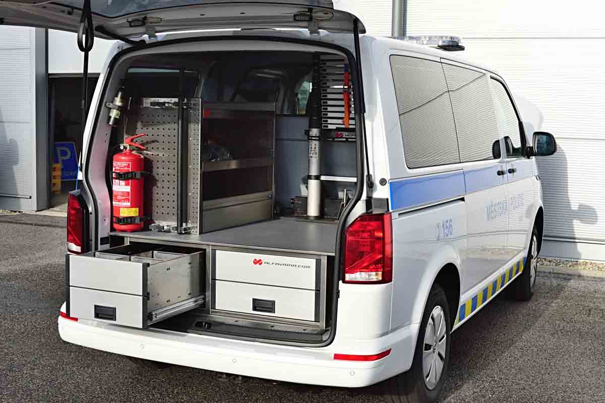 vestavba dodávka VW Transporter Městská policie